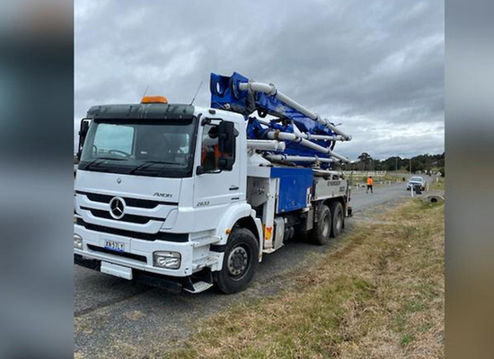 Üst Marka HB56K 56m Mafsallı Bomlu Beton Pompası Kamyonu